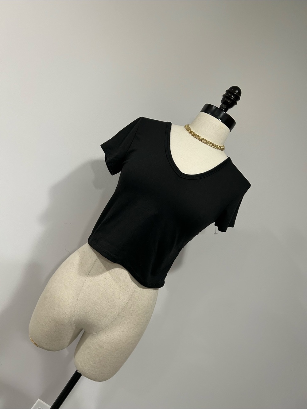 Olivia Rae Black Scoop Neck Crop Top - Picture 1 of 4
